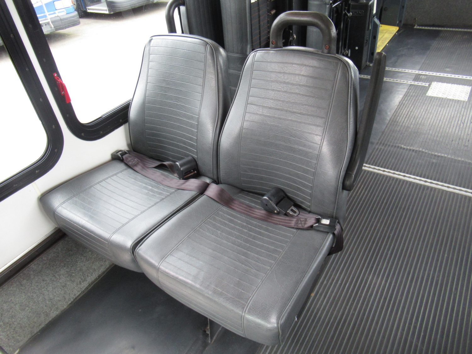 2009 Ford Eldorado Aerotech 14 Passenger ADA Shuttle Bus - S17370 - Image 10