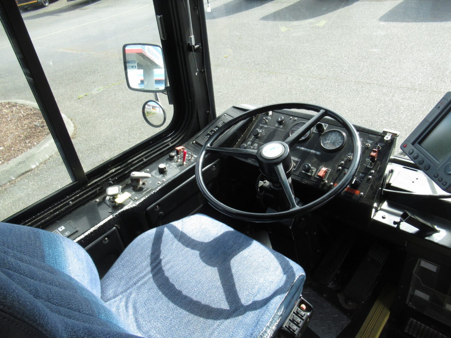 2007 Gillig Low Floor 32 Passenger ADA Transit Bus - T78385 - Image 5