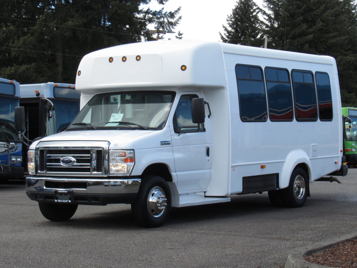 2013 Ford Elkhart ECII 14 Passenger ADA Shuttle Bus - S95249 - Image 2