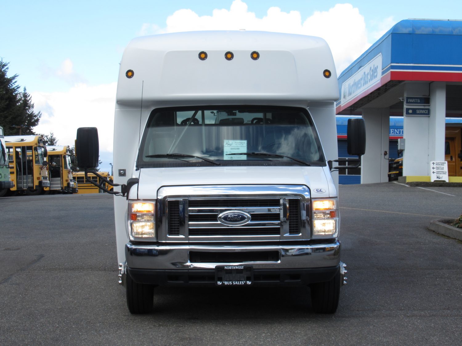 2013 Ford Elkhart ECII 14 Passenger ADA Shuttle Bus - S95249 - Image 12