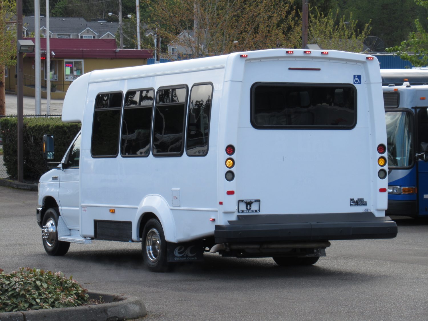2013 Ford Elkhart ECII 14 Passenger ADA Shuttle Bus - S95249 - Image 4