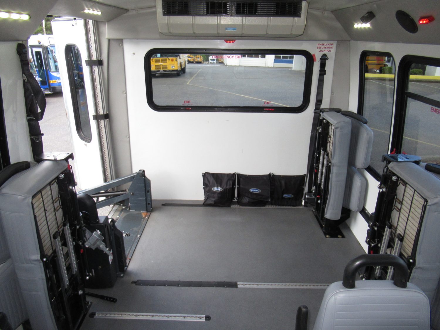 2013 Ford Elkhart ECII 14 Passenger ADA Shuttle Bus - S95249 - Image 9