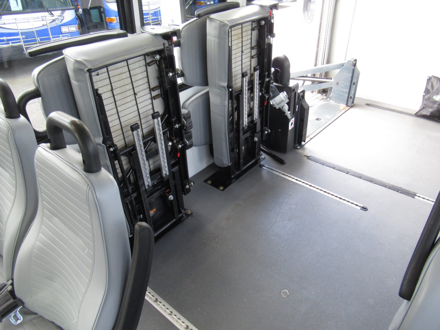 2013 Ford Elkhart ECII 14 Passenger ADA Shuttle Bus - S95249 - Image 8