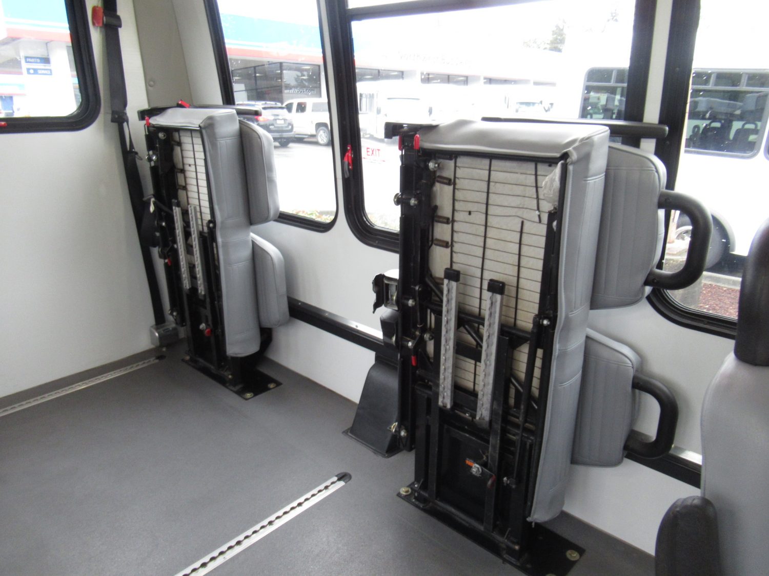 2013 Ford Elkhart ECII 14 Passenger ADA Shuttle Bus - S95253 - Image 9