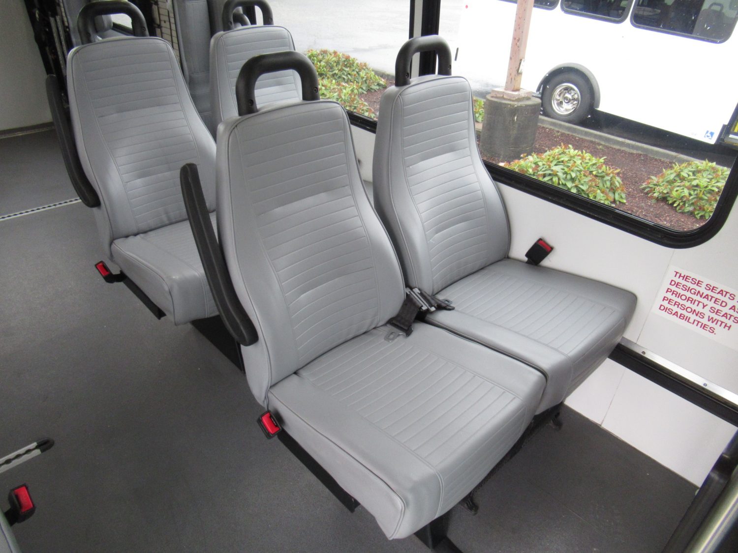 2013 Ford Elkhart ECII 14 Passenger ADA Shuttle Bus - S95253 - Image 10