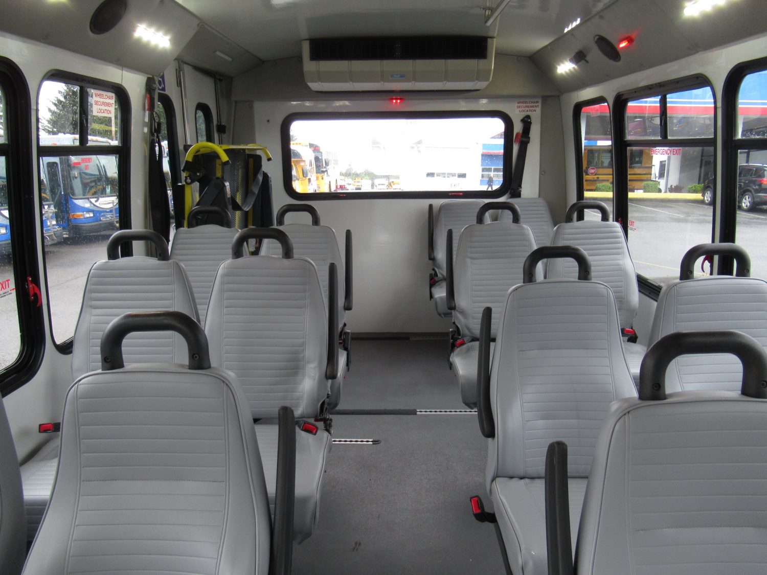 2013 Ford Elkhart ECII 14 Passenger ADA Shuttle Bus - S95253 - Image 6