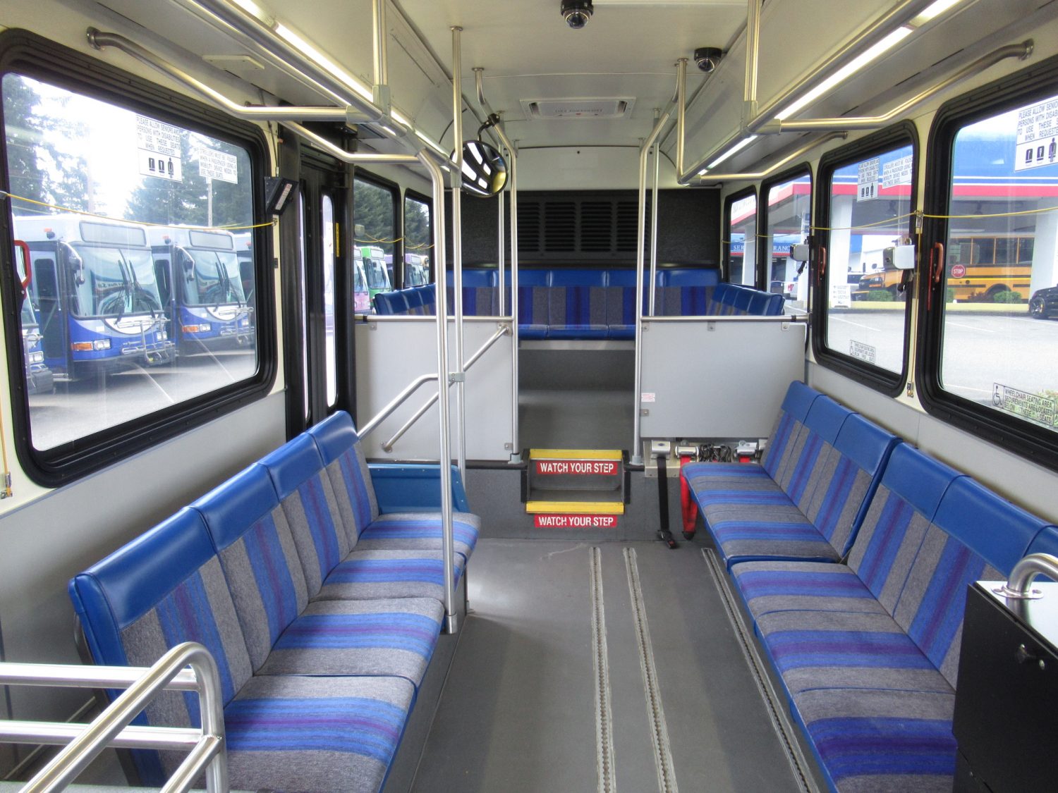 2005 Gillig Low Floor 23 Passenger ADA Transit Bus - T91097 - Image 6