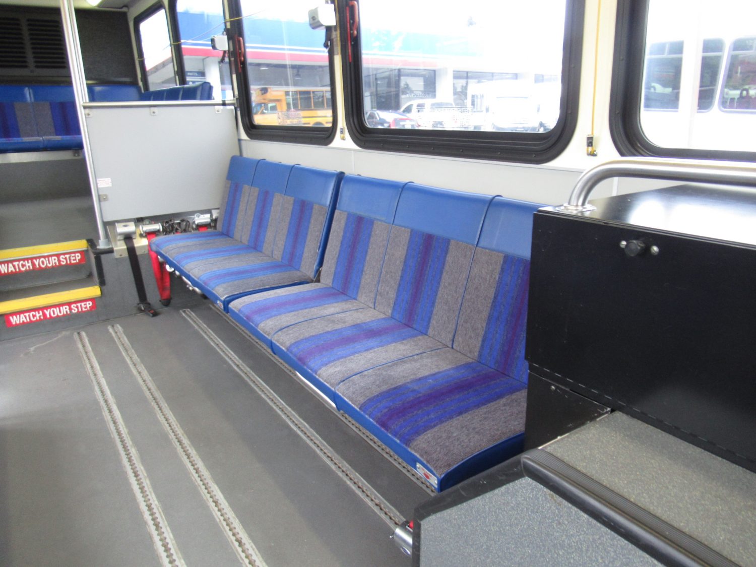 2005 Gillig Low Floor 23 Passenger ADA Transit Bus - T91097 - Image 9