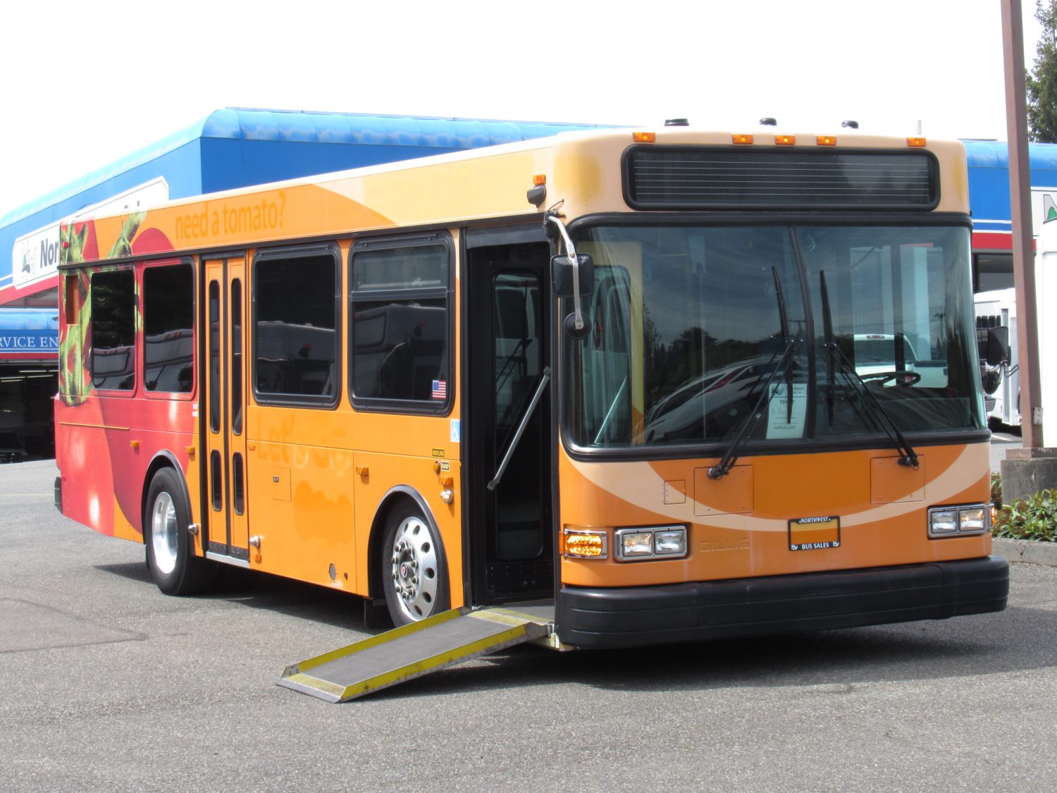 2005 Gillig Low Floor 23 Passenger ADA Transit Bus - T91097