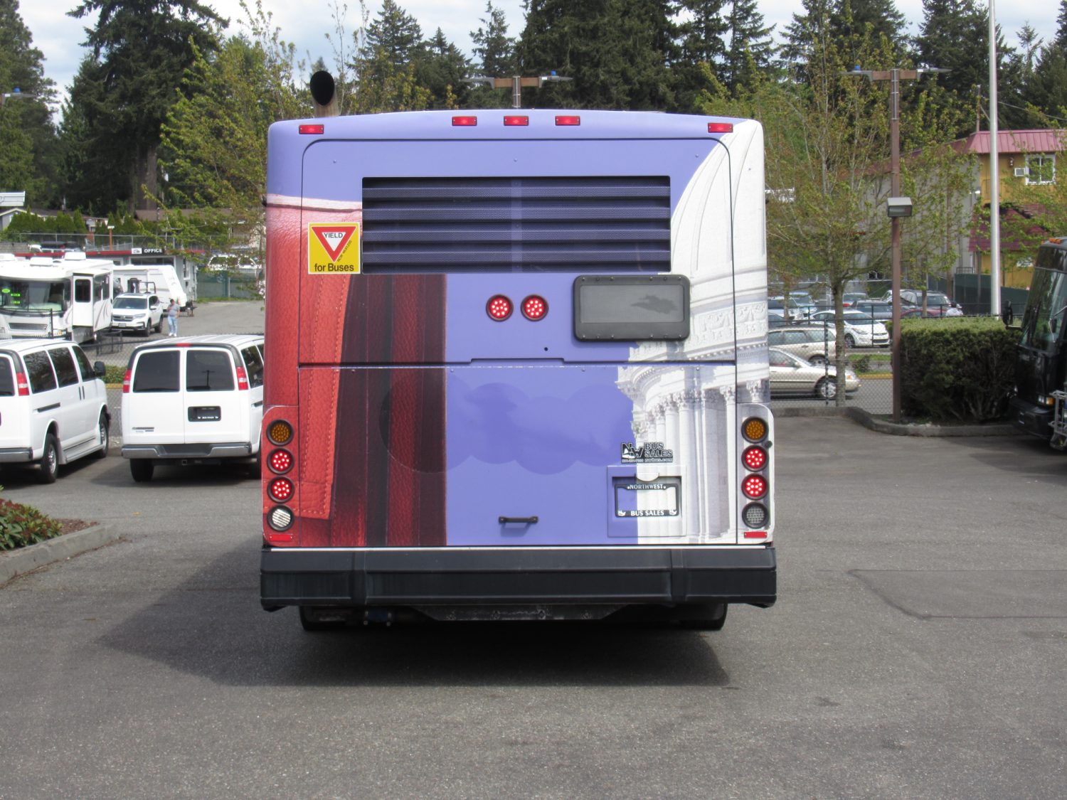 2005 Gillig Low Floor 23 Passenger ADA Transit Bus - T91098 - Image 11