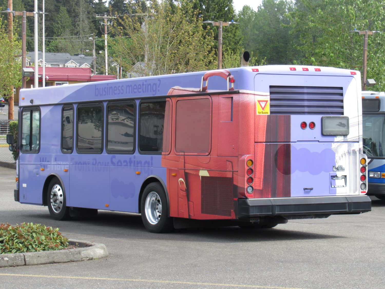 2005 Gillig Low Floor 23 Passenger ADA Transit Bus - T91098 - Image 4