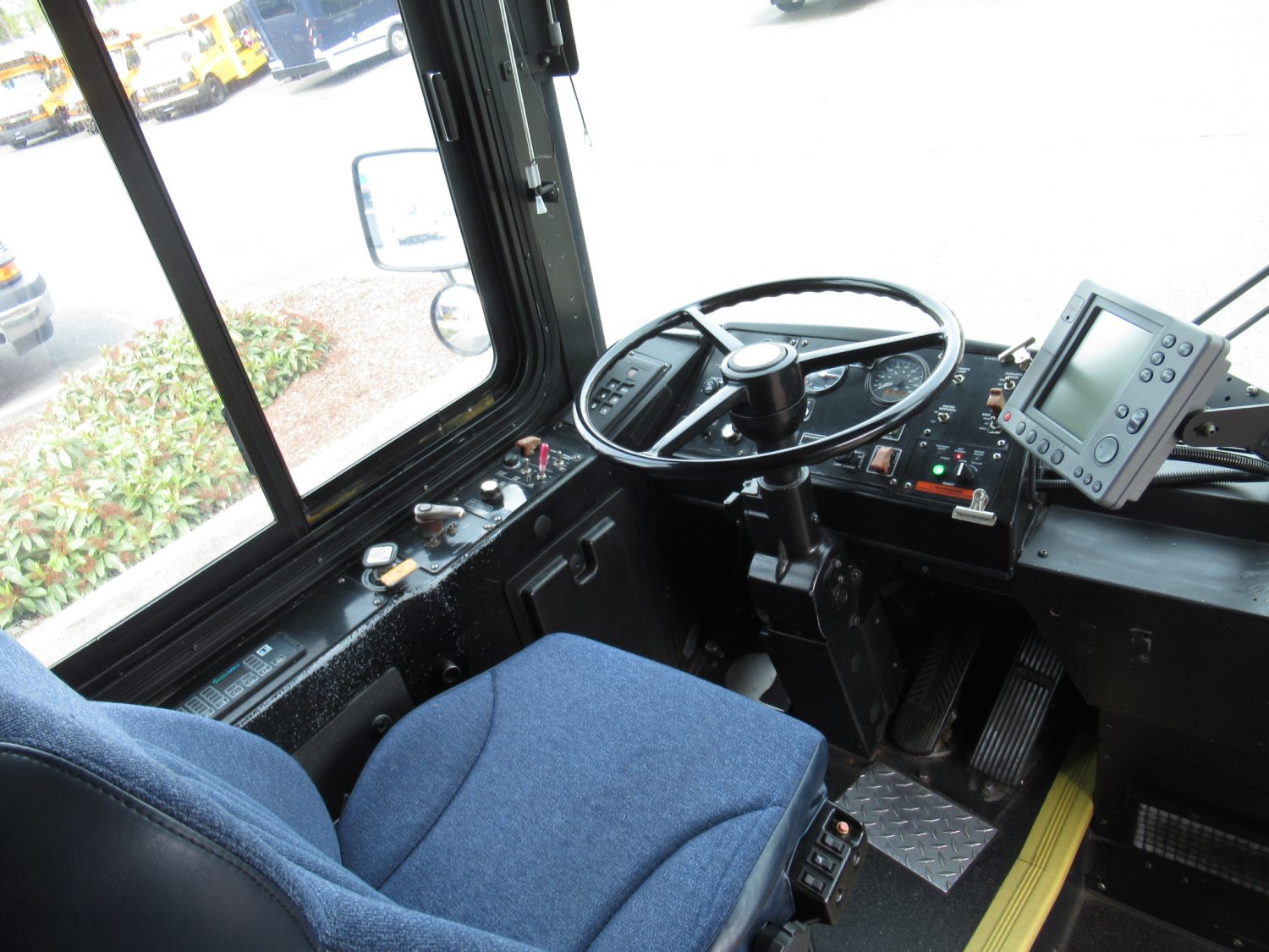 2005 Gillig Low Floor 23 Passenger ADA Transit Bus - T91098 - Image 5