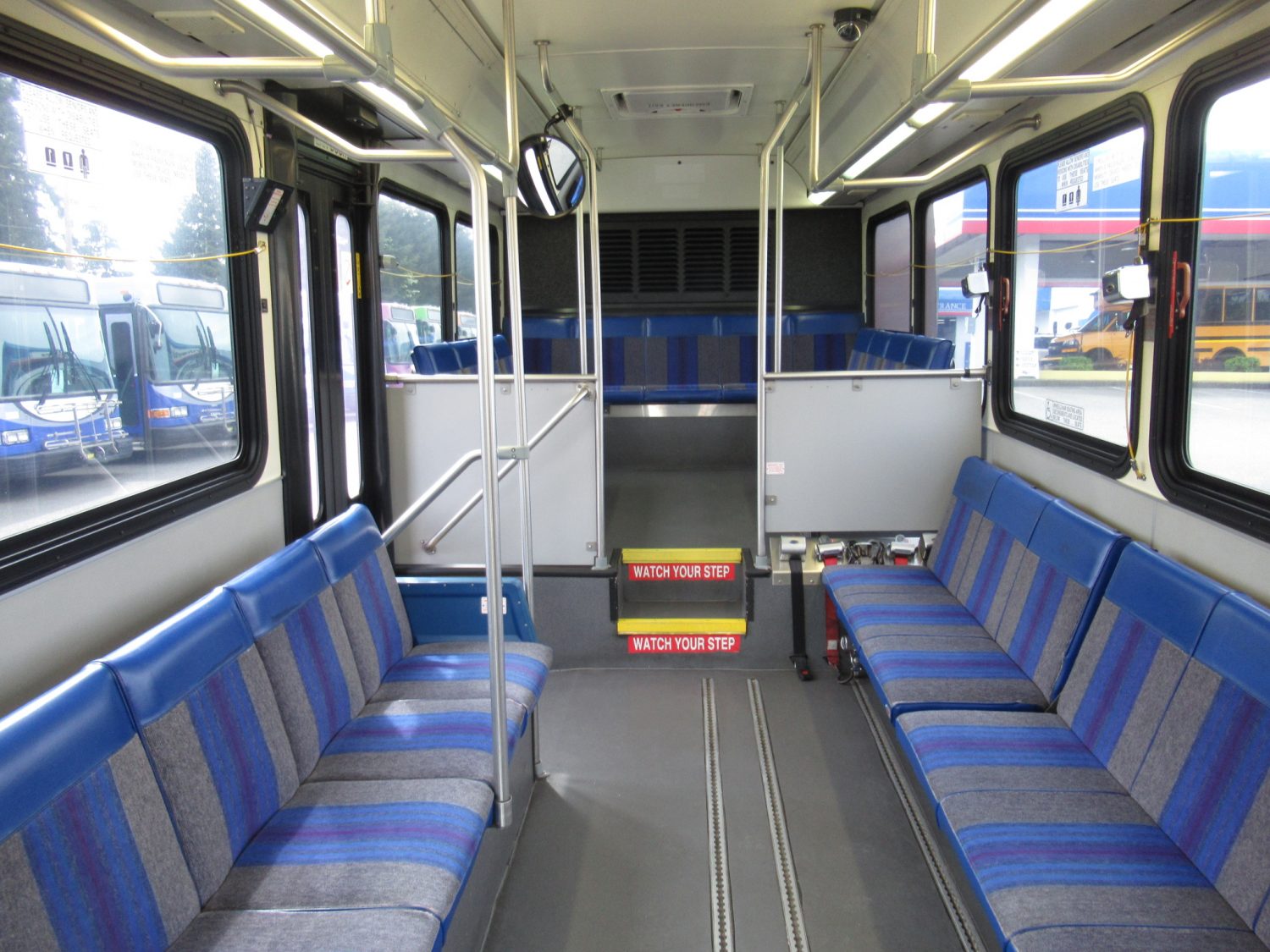 2005 Gillig Low Floor 23 Passenger ADA Transit Bus - T91098 - Image 6