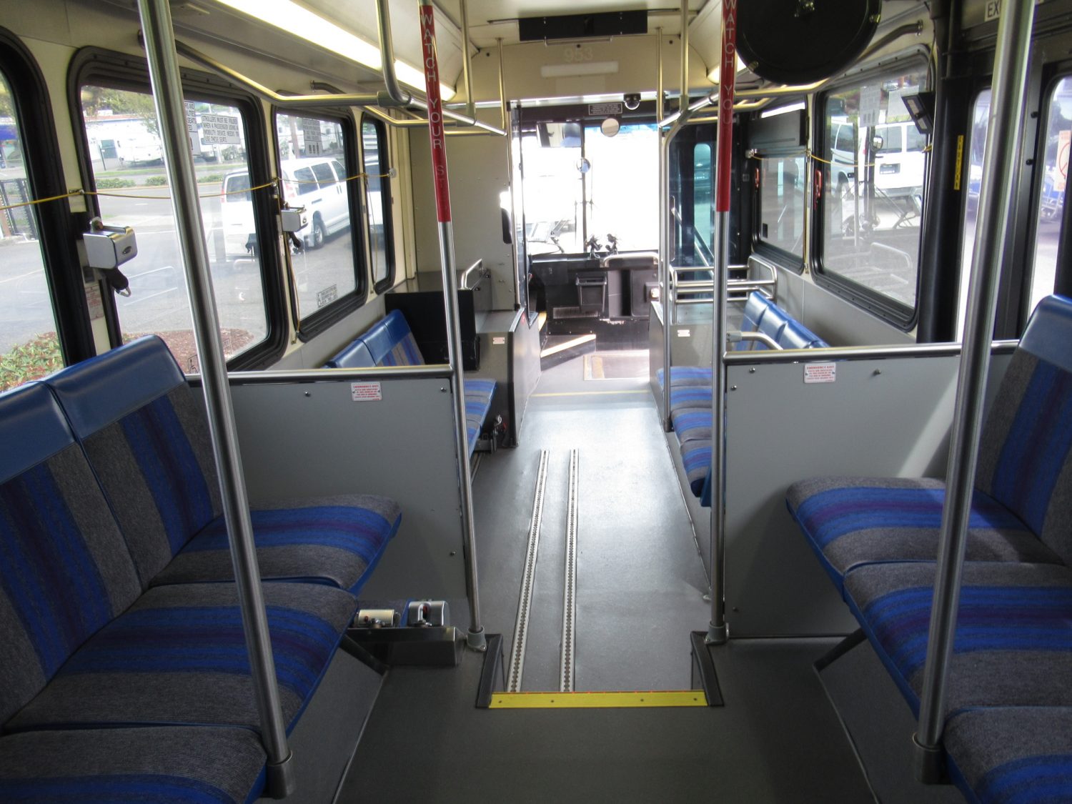 2005 Gillig Low Floor 23 Passenger ADA Transit Bus - T91098 - Image 8
