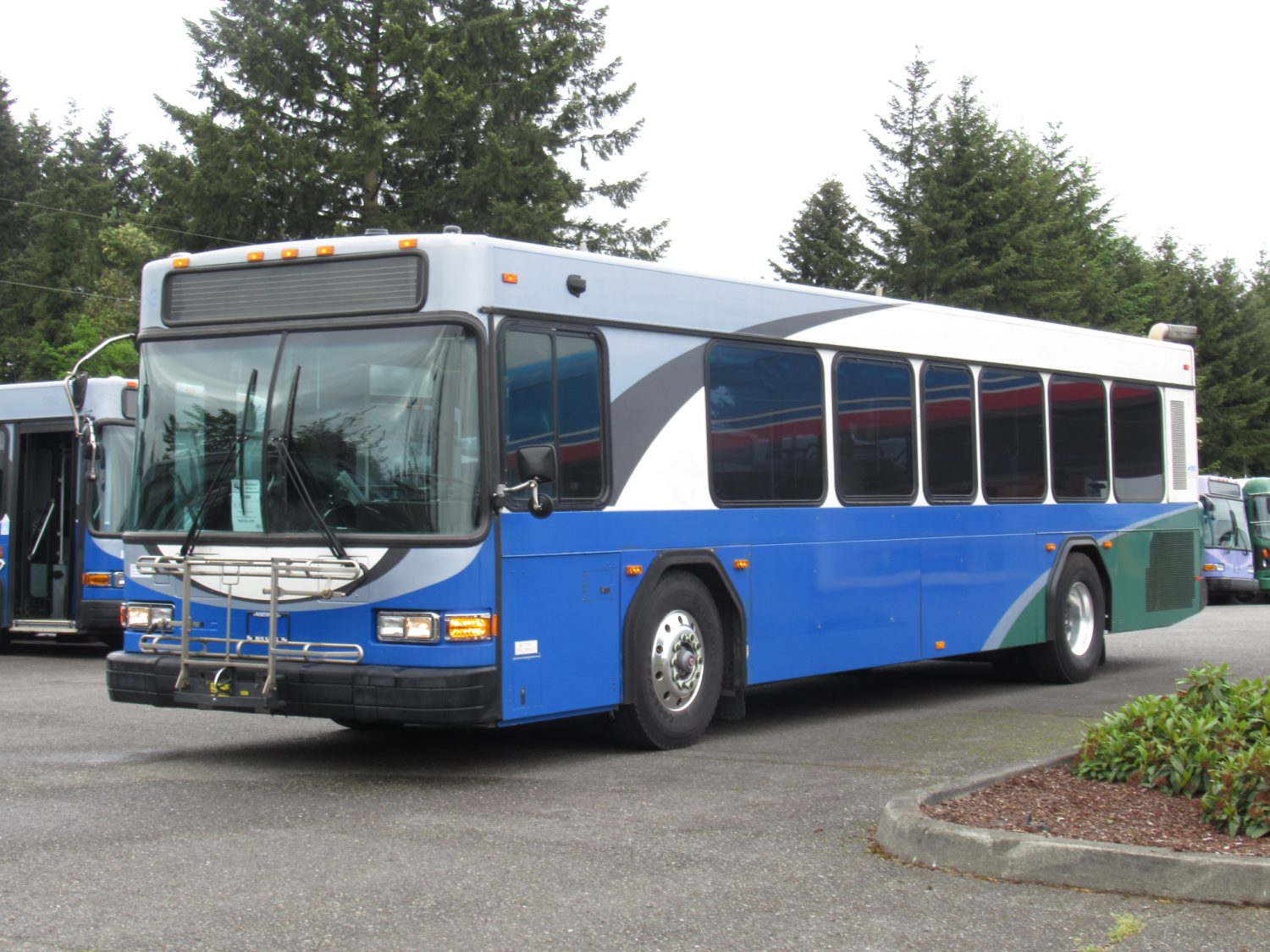 2007 Gillig Low Floor 32 Passenger ADA Transit Bus - T78388 - Image 2