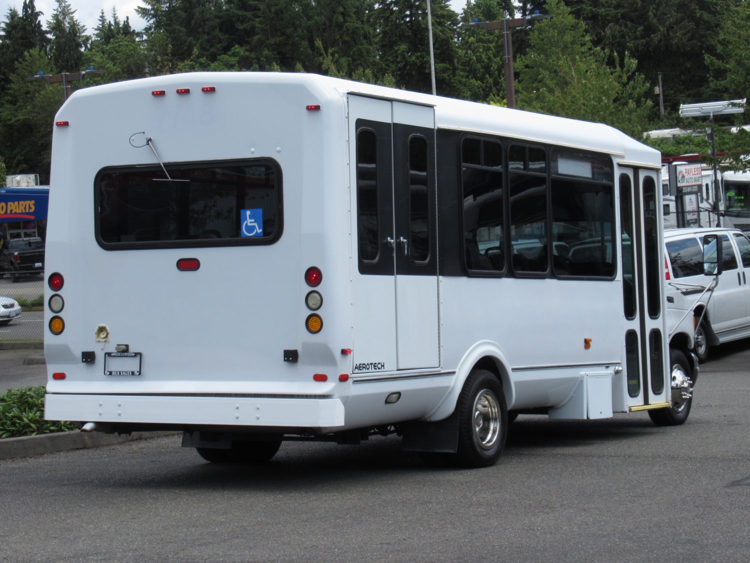 2002 Ford Eldorado Aerotech 22 ADA Shuttle Bus - S75782 - Image 3