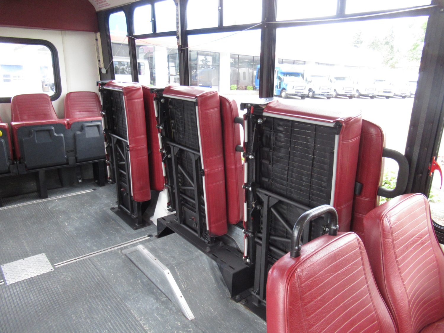 2002 Ford Eldorado Aerotech 22 ADA Shuttle Bus - S75782 - Image 10