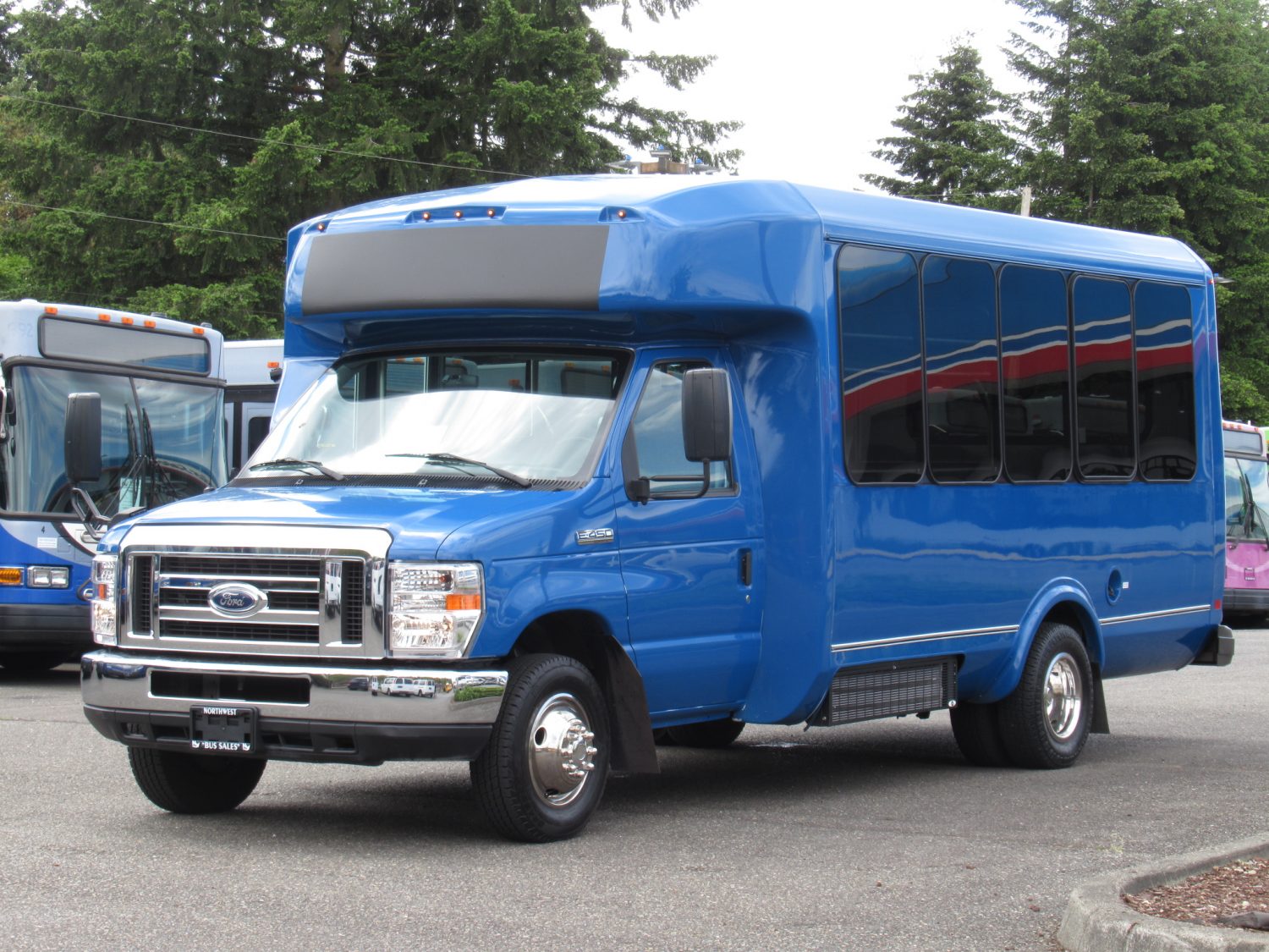 2017 Ford Eldorado Aerotech 14 + Interior Luggage Shuttle Bus - S11850 - Image 2
