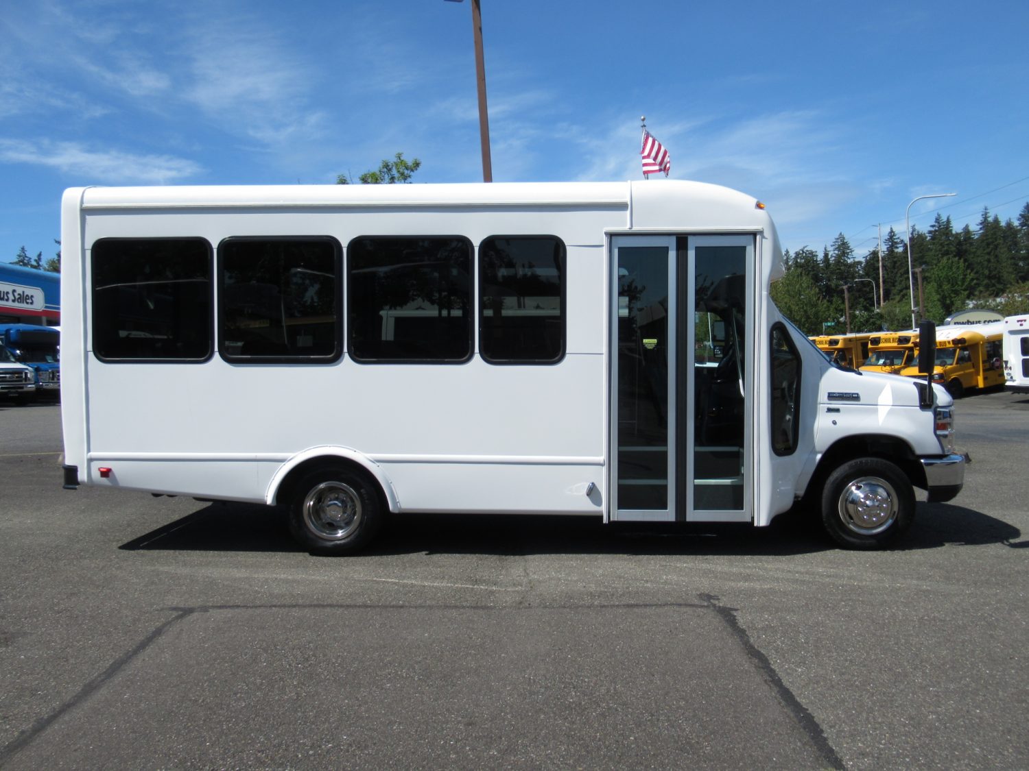 2018 Ford Starcraft Allstar 14 Passenger Shuttle Bus - S34691 - Image 10