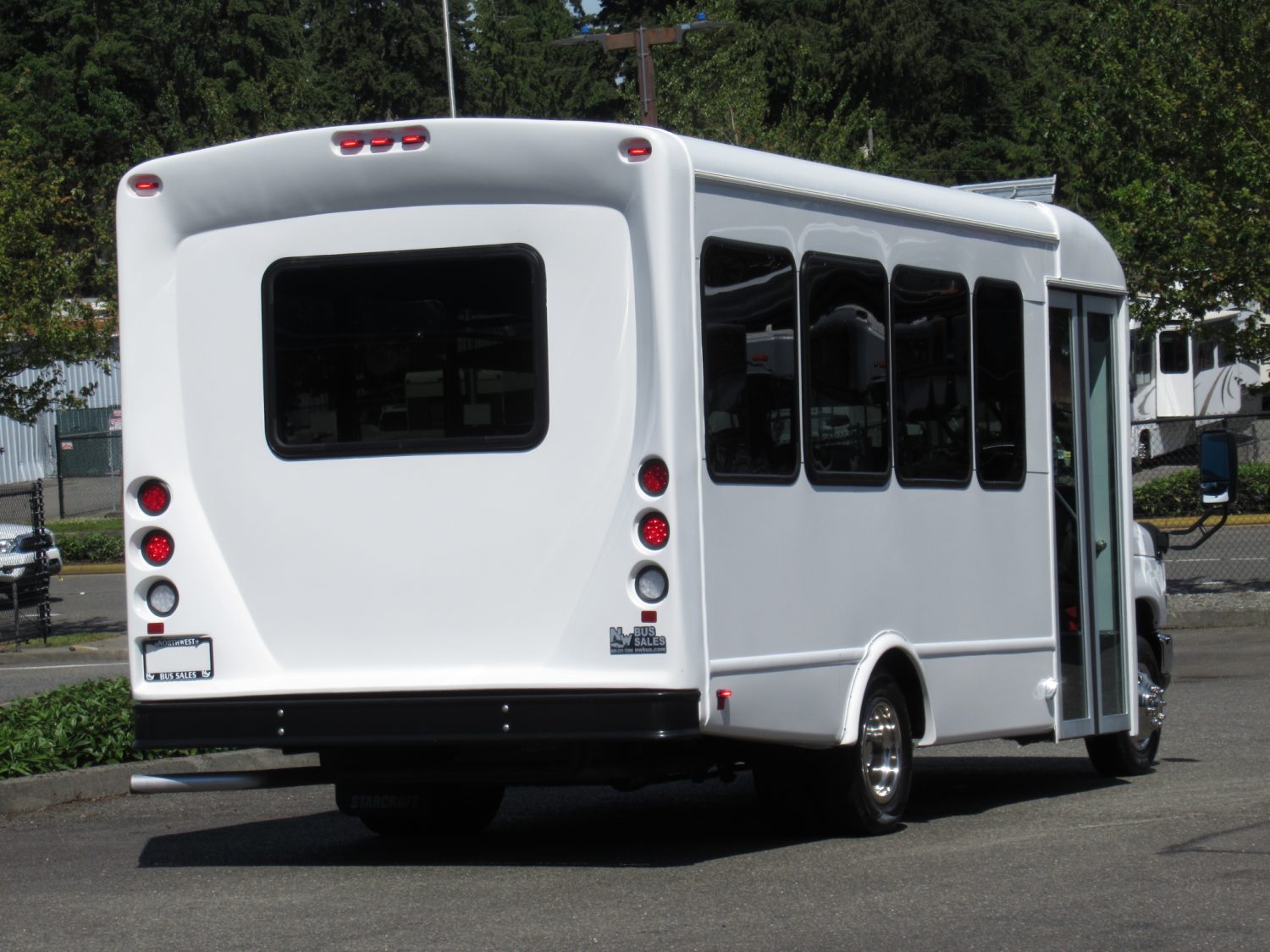 2018 Ford Starcraft Allstar 14 Passenger Shuttle Bus - S34691 - Image 3