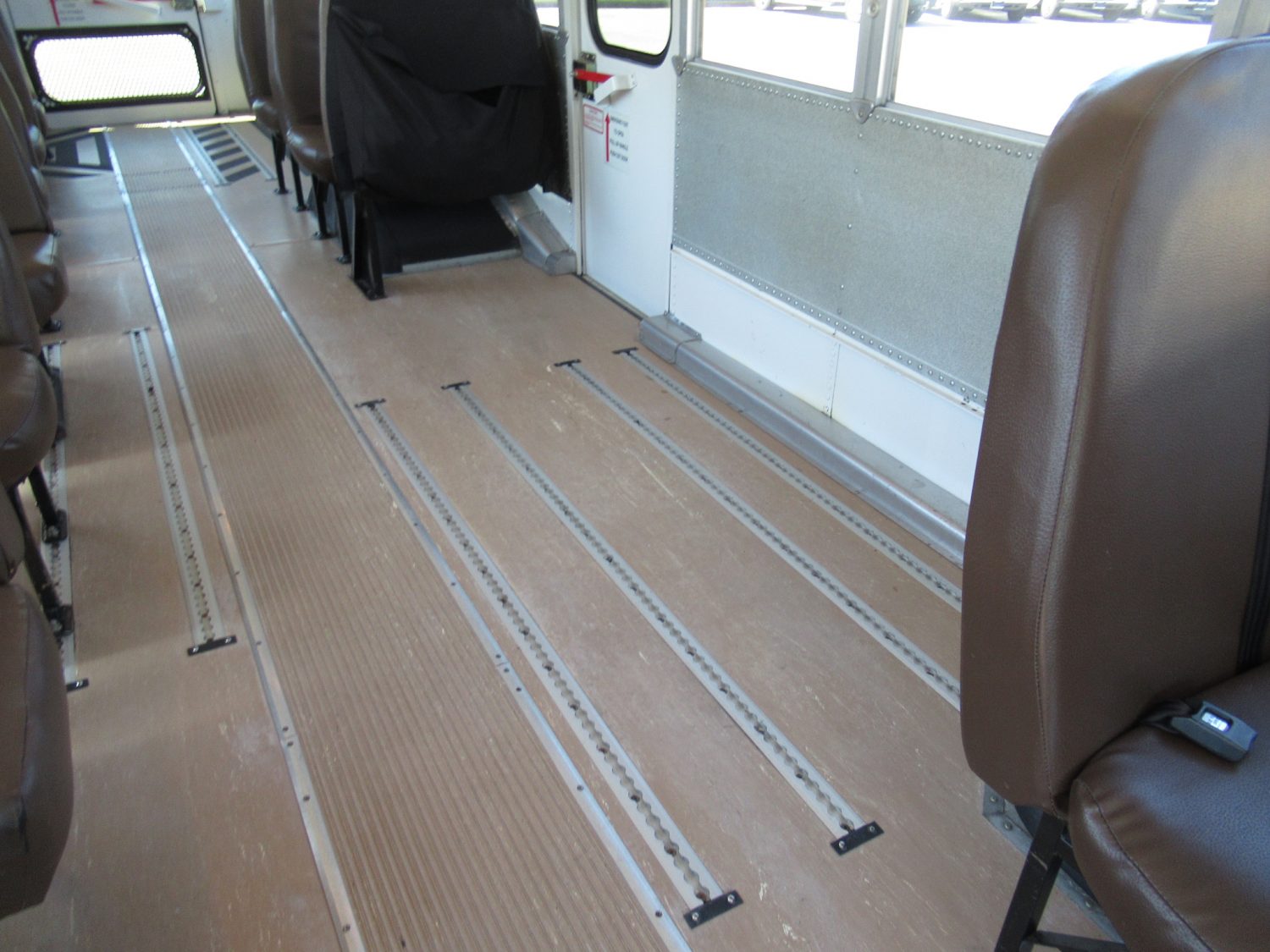 2006 Blue Bird All American 20 Passenger + 2 Wheelchair Short School Bus - B32332 - Image 9