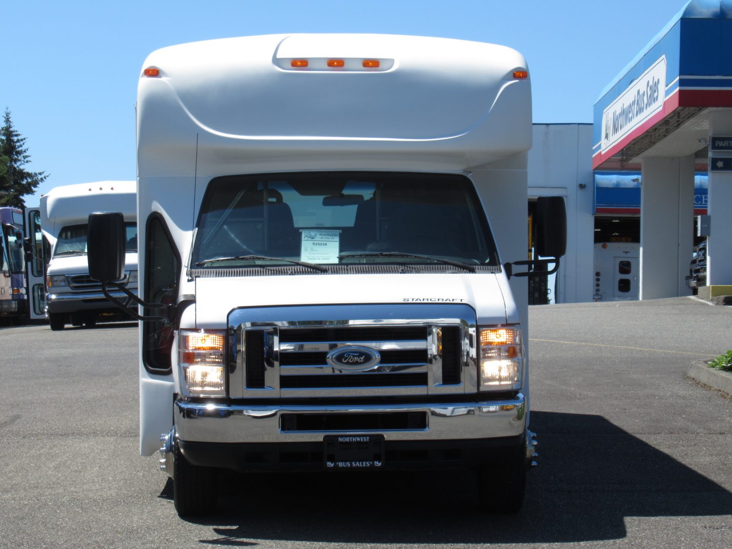 2013 Ford Starcraft Allstar 18 Passenger ADA Shuttle Bus - S25228 - Image 12