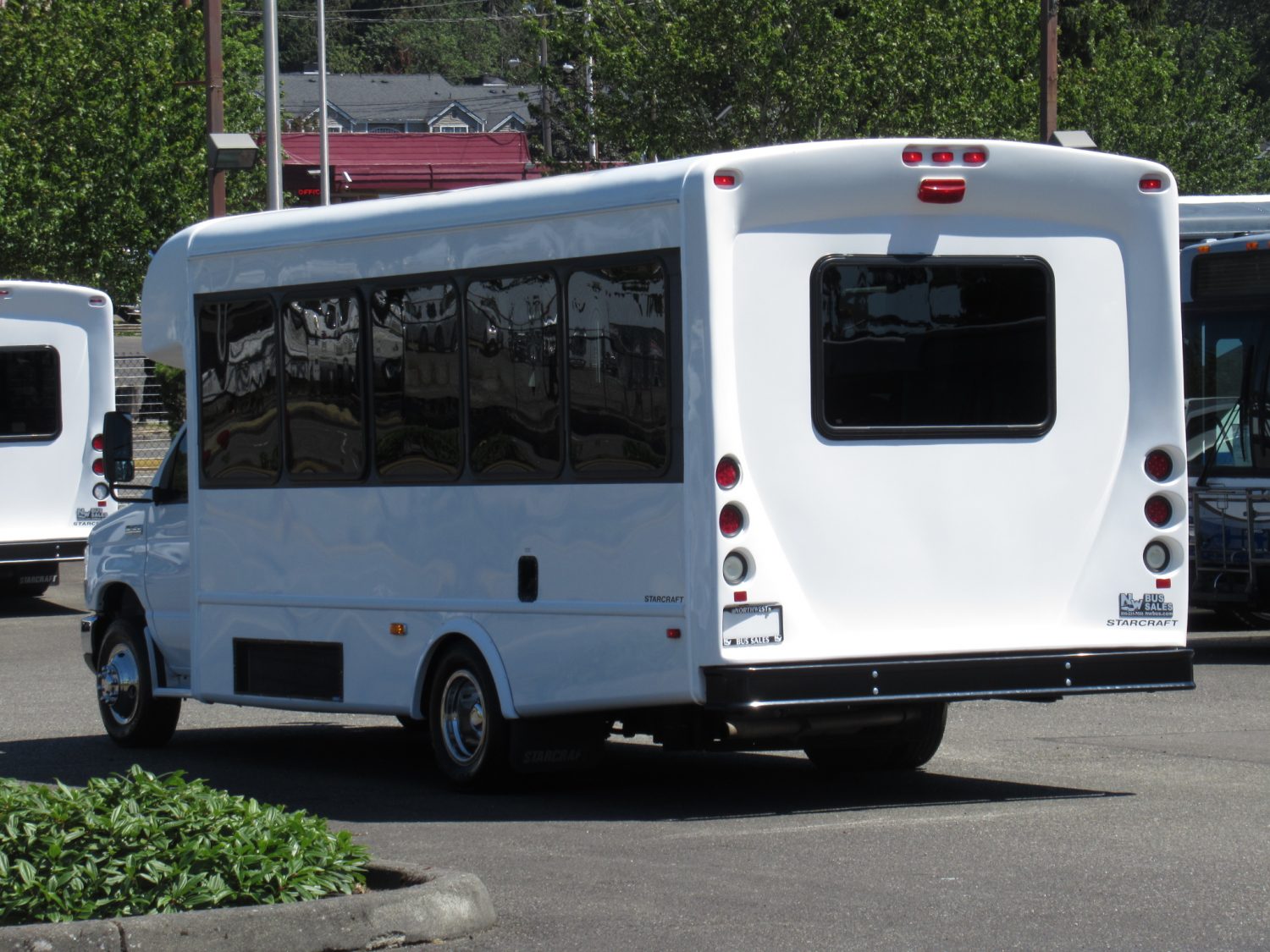 2013 Ford Starcraft Allstar 18 Passenger ADA Shuttle Bus - S25228 - Image 4