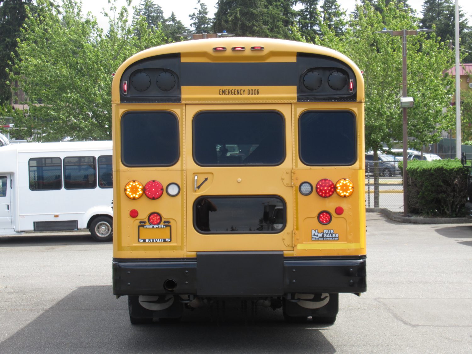 2009 Blue Bird All American 48 Passenger Short School Bus - B56638 - Image 11