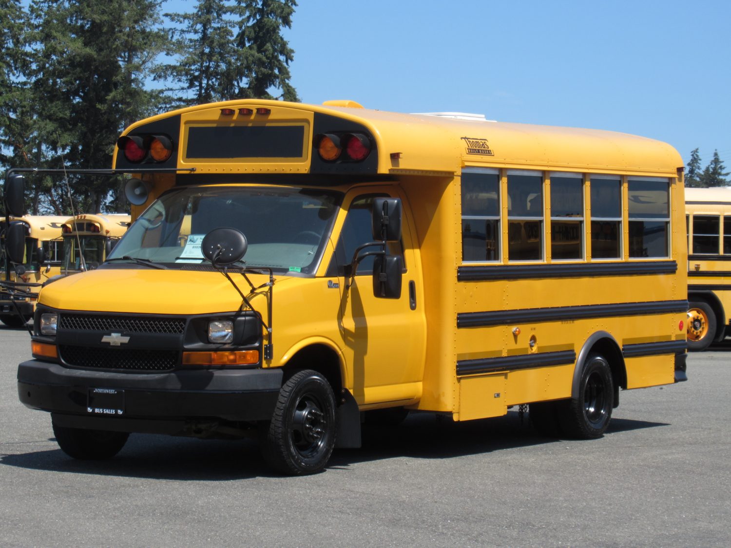 2010 Chevrolet Thomas 4x4 26 Passenger 4 Wheel Drive School Bus - B58264 - Image 2