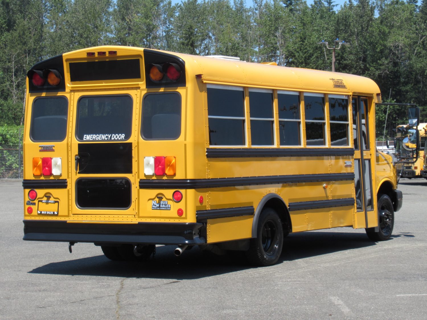 2010 Chevrolet Thomas 4x4 26 Passenger 4 Wheel Drive School Bus - B58264 - Image 3