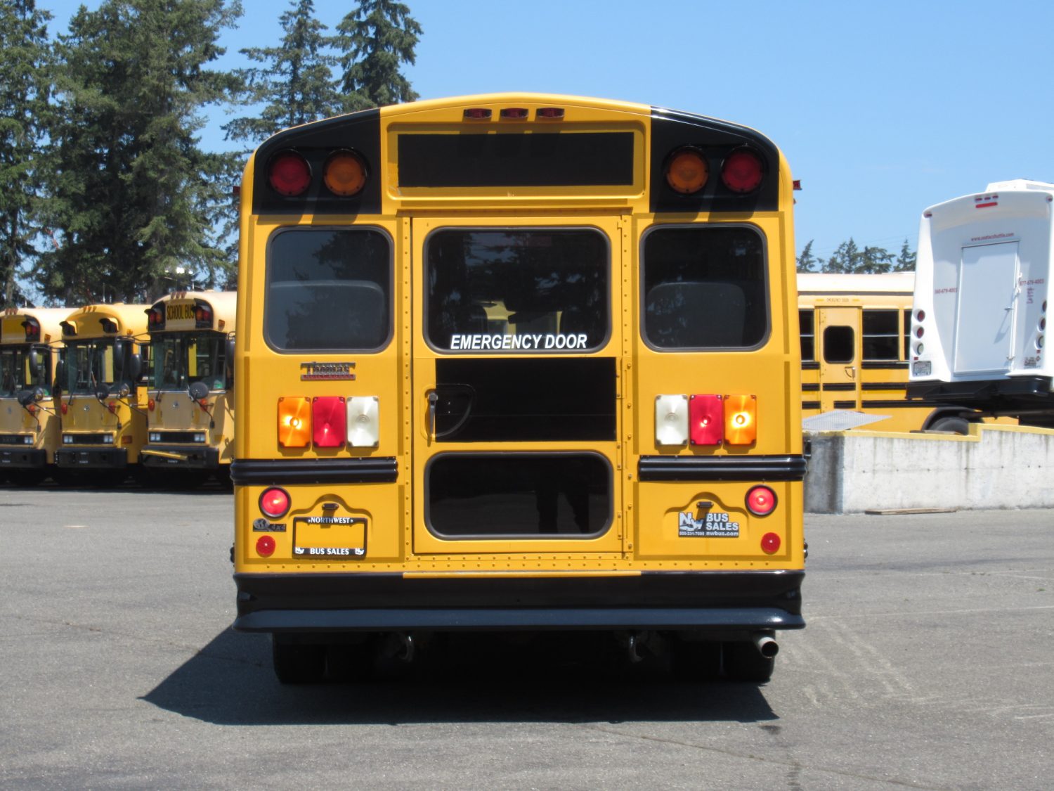 2010 Chevrolet Thomas 4x4 26 Passenger 4 Wheel Drive School Bus - B58264 - Image 11