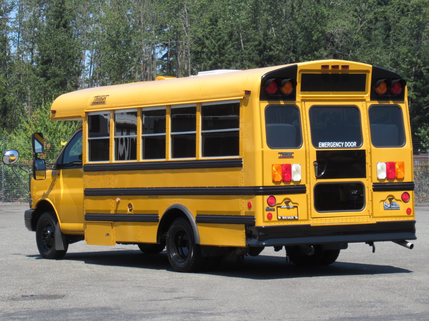 2010 Chevrolet Thomas 4x4 26 Passenger 4 Wheel Drive School Bus - B58264 - Image 4