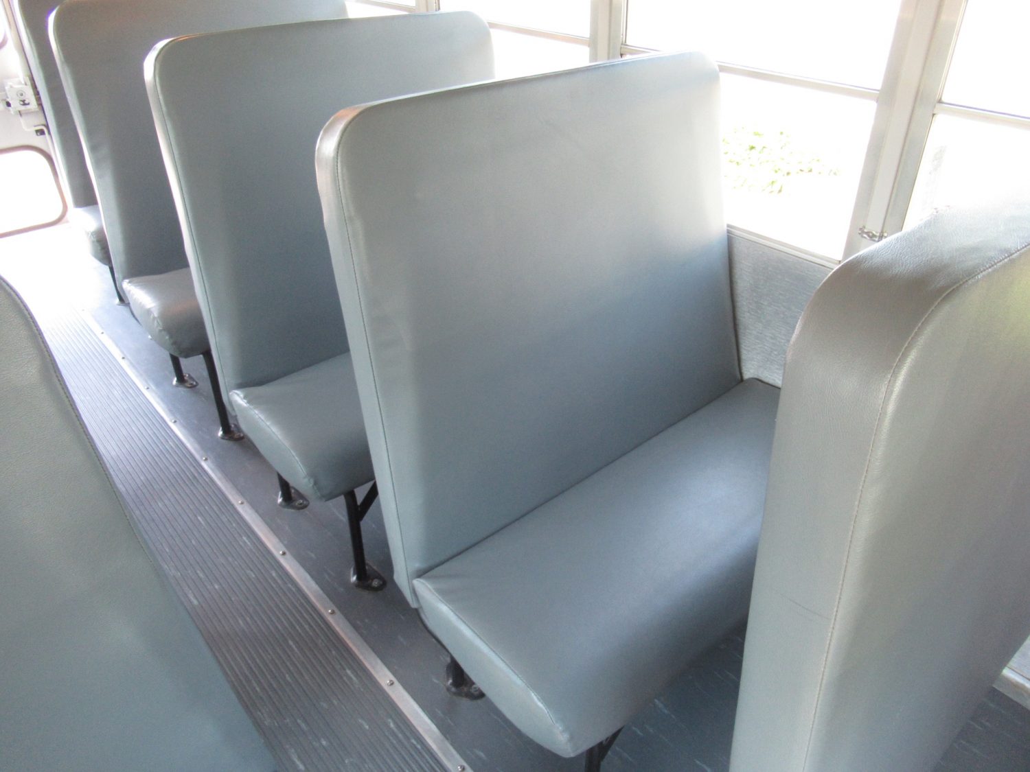 2010 Chevrolet Thomas 4x4 26 Passenger 4 Wheel Drive School Bus - B58264 - Image 8