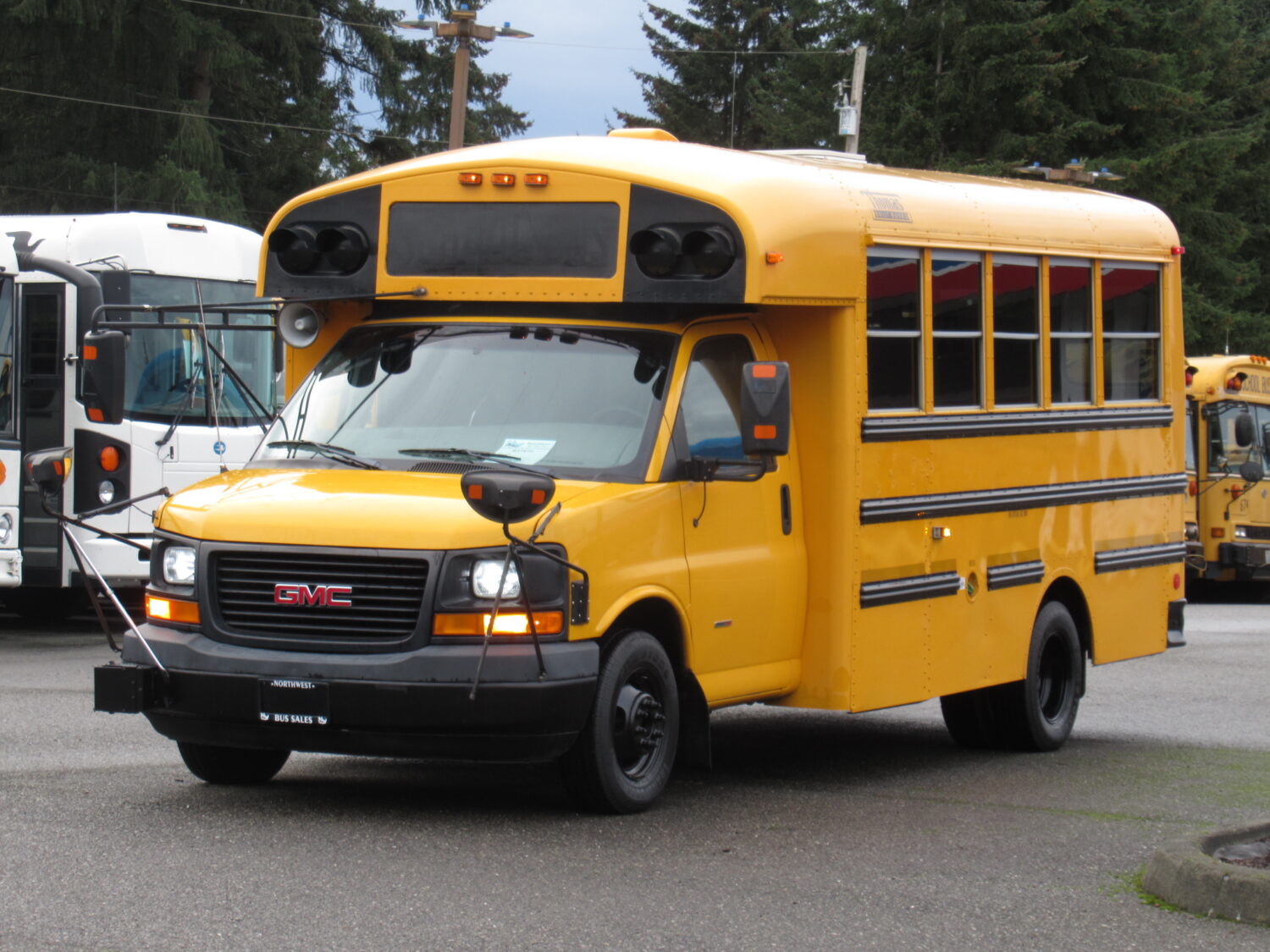 2009 GMC Thomas 14+1 ADA Type-A School Bus - B37410 - Image 2
