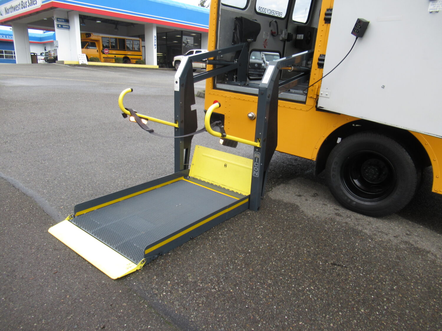 2009 GMC Thomas 14+1 ADA Type-A School Bus - B37410 - Image 11