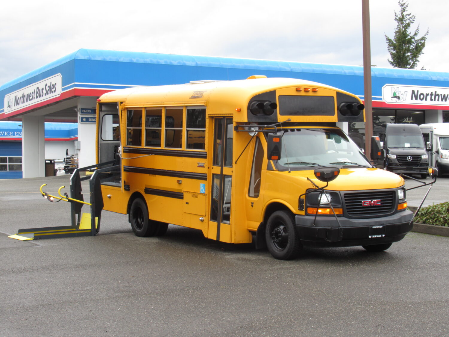 2009 GMC Thomas 14+1 ADA Type-A School Bus - B37410