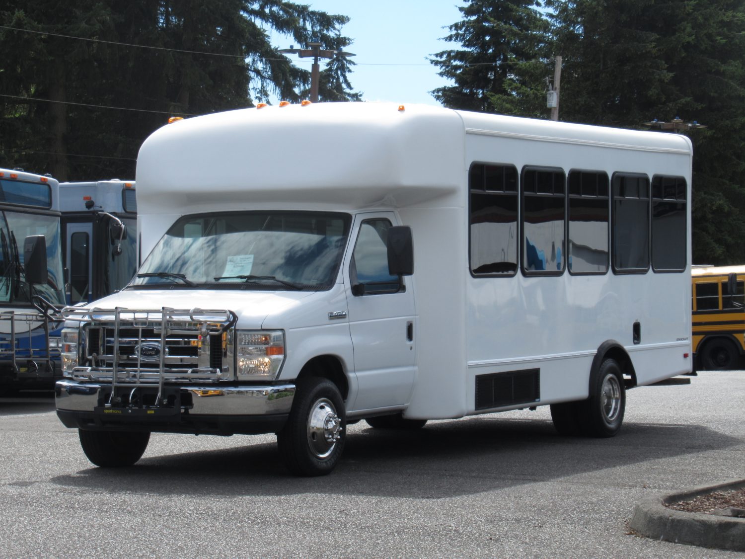 2008 Ford Starcraft Allstar 20 Passenger ADA Shuttle Bus - S29403 - Image 2