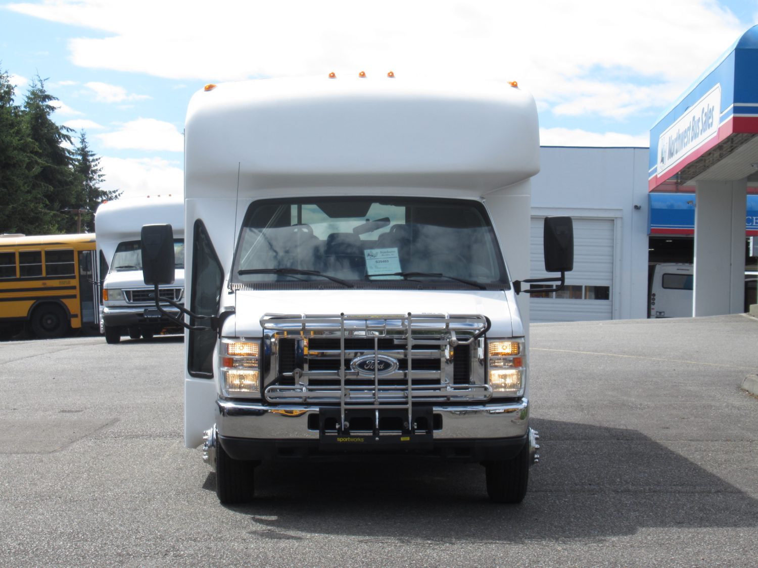 2008 Ford Starcraft Allstar 20 Passenger ADA Shuttle Bus - S29403 - Image 12