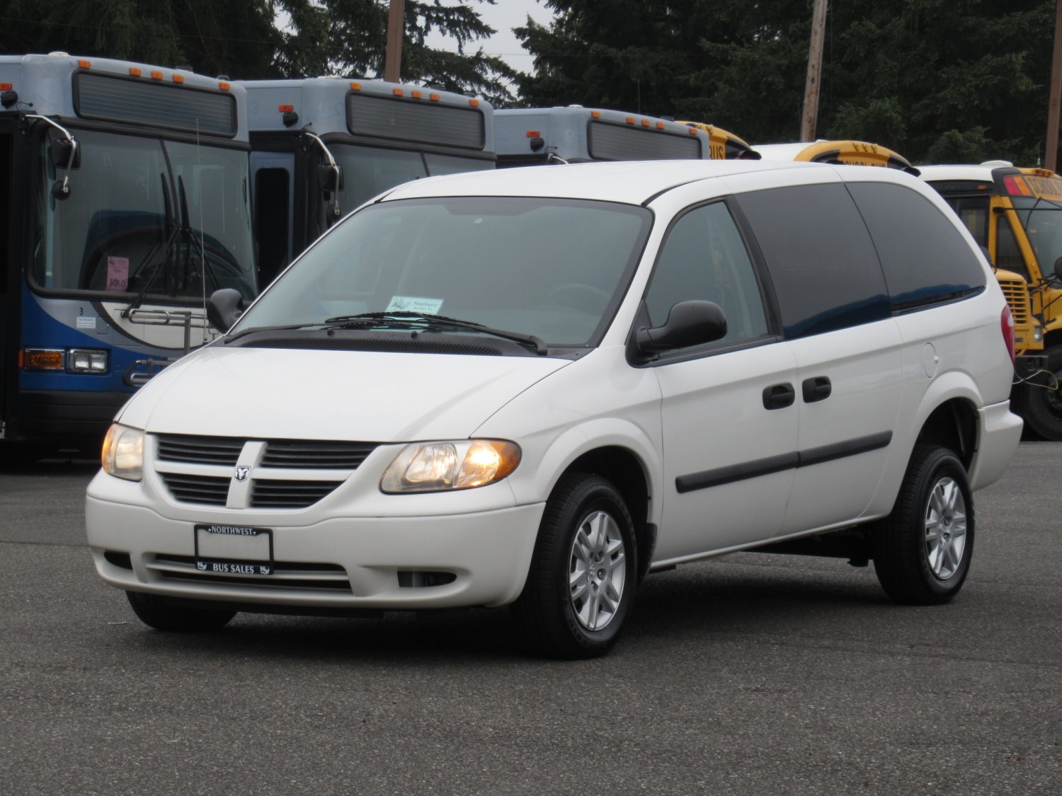 2006 Dodge Caravan Vision by Viewpoint Mobility 3+1 ADA Van - S59333 - Image 2