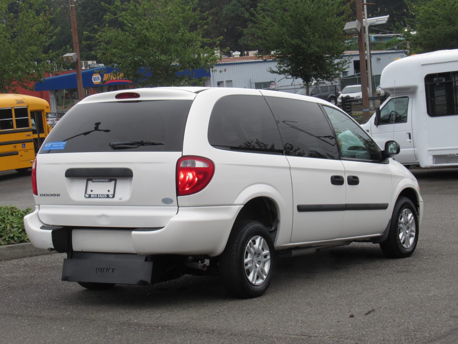 2006 Dodge Caravan Vision by Viewpoint Mobility 3+1 ADA Van - S59333 - Image 3