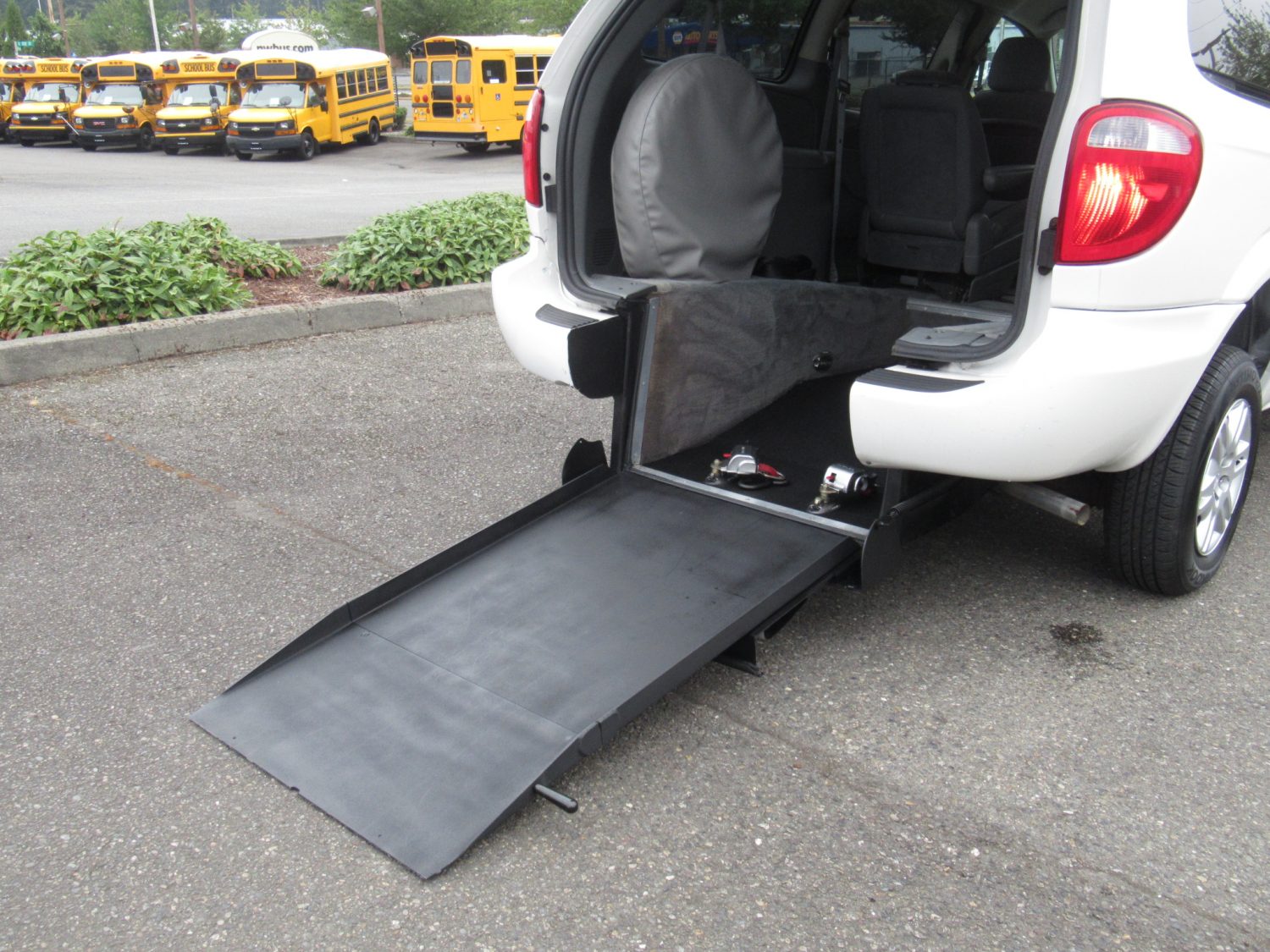 2006 Dodge Caravan Vision by Viewpoint Mobility 3+1 ADA Van - S59333 - Image 7