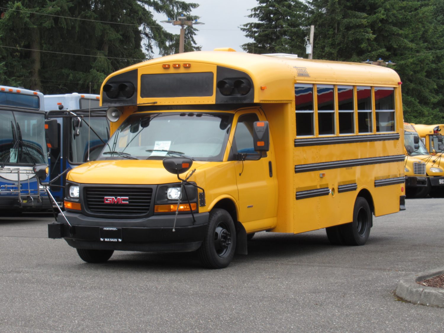 2009 GMC Thomas 14+1 ADA Type-A School Bus - B37898 - Image 2