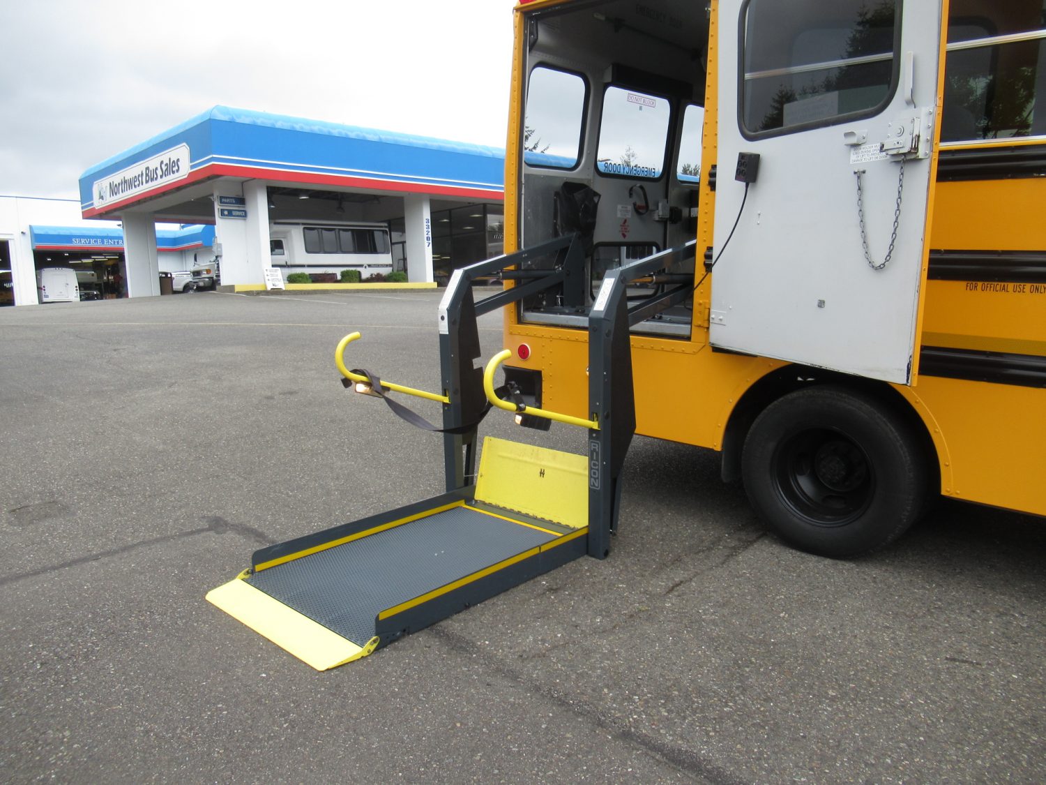 2009 GMC Thomas 14+1 ADA Type-A School Bus - B37898 - Image 5