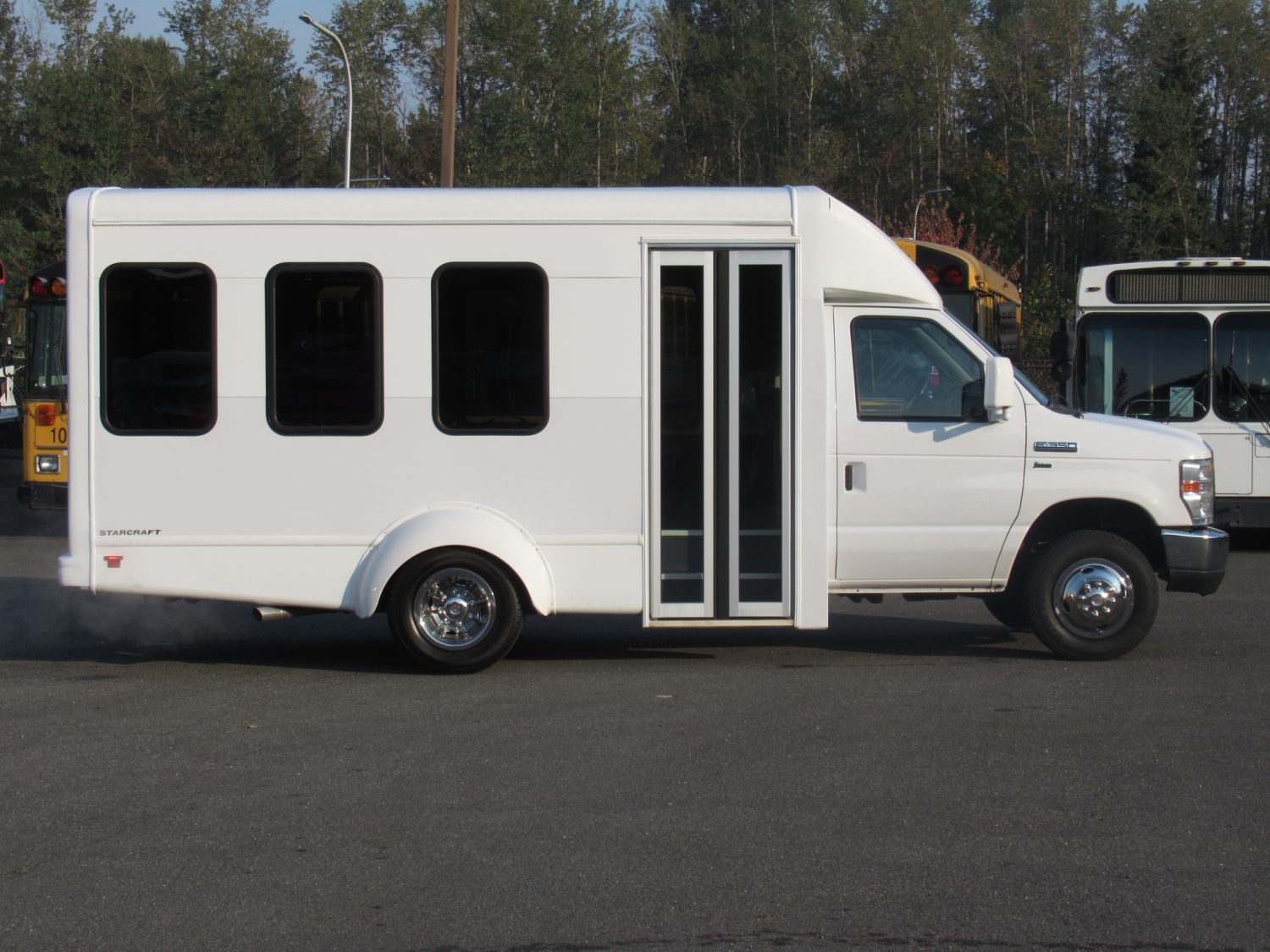 2013 Ford Starcraft Xpress 14 Passenger Shuttle Bus - S44679 - Image 10