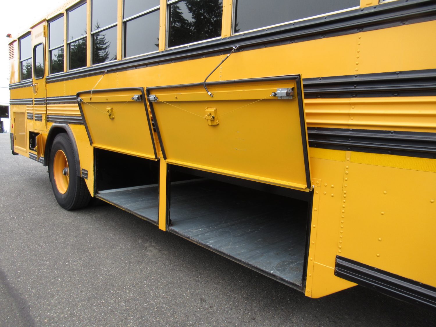 2005 Blue Bird All American 78 Passenger School Bus - B22923 - Image 9