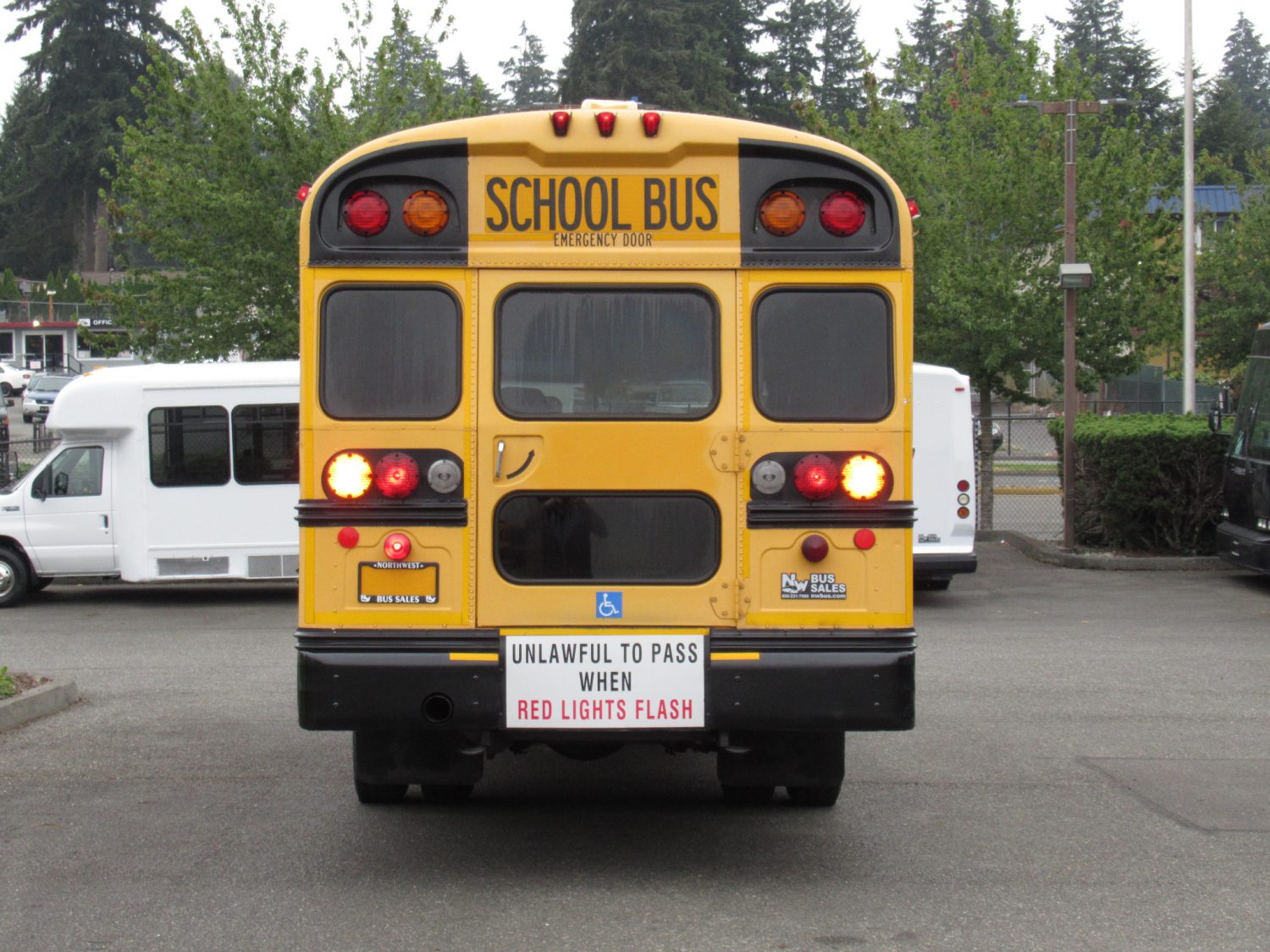 2006 Bluebird Vision 18+2 ADA Short School Bus - B31673 - Image 11