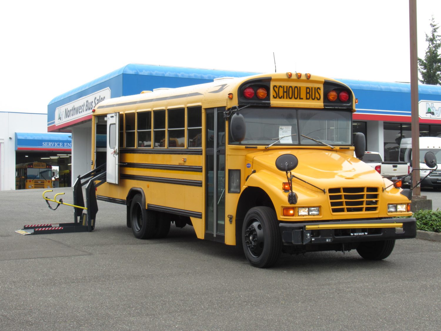 2006 Bluebird Vision 18+2 ADA Short School Bus - B31673
