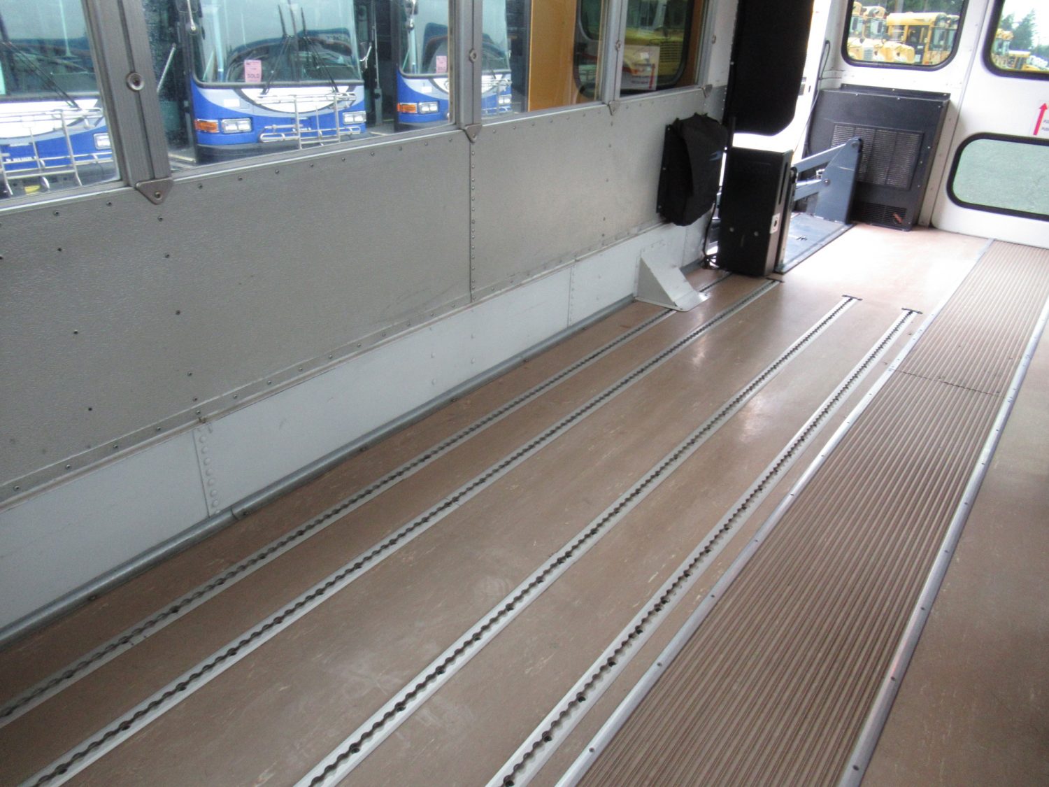 2006 Bluebird Vision 18+2 ADA Short School Bus - B31673 - Image 9