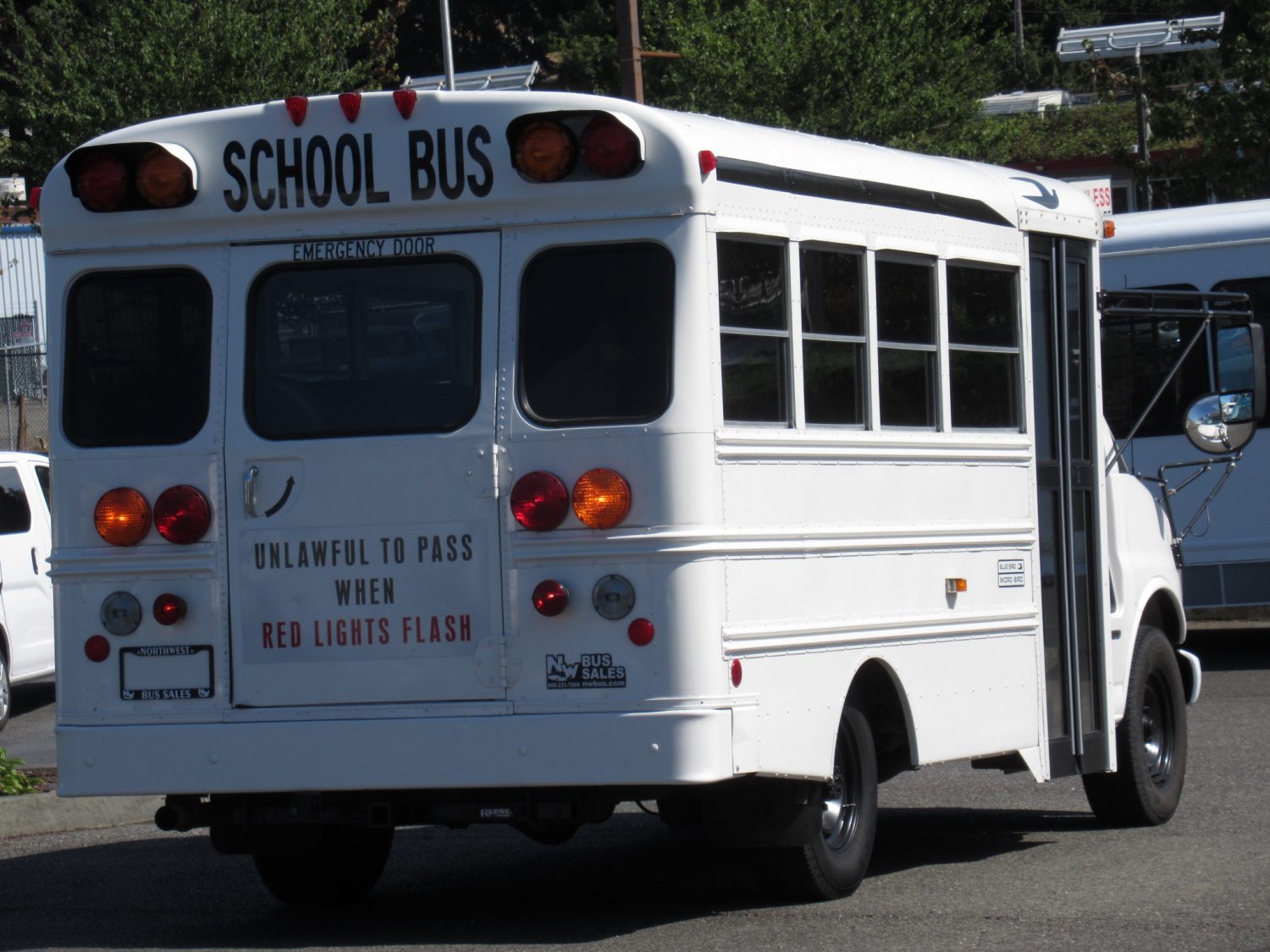 2002 Chevrolet Blue Bird Micro Bird 14 Passenger School Bus - B29703 - Image 3