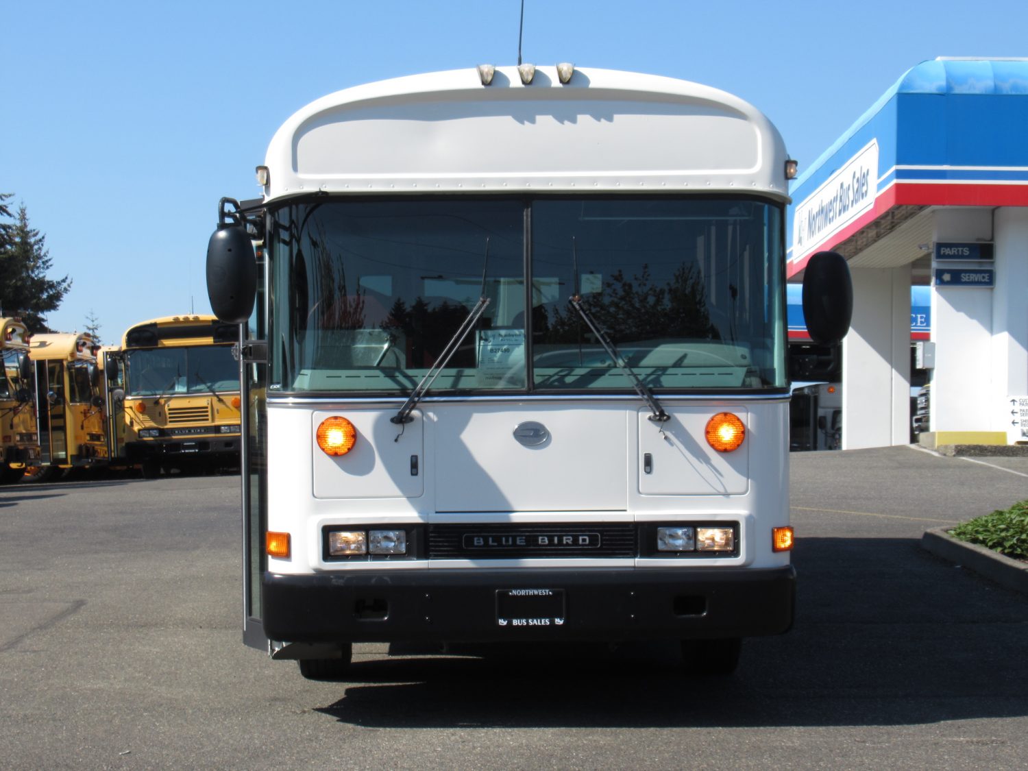 2005 Blue Bird All American 44 Passenger Commercial Bus - B27490 - Image 12